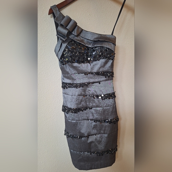 Vintage CACHE Womens Charcoal Sequin One Shoulder Knee-length Dress Size 4 - Picture 1 of 7